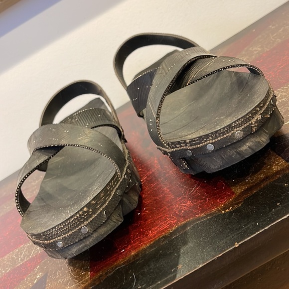 Incredible film-prop sandals custom-made by a film studio out of tires & leather - Picture 6 of 13